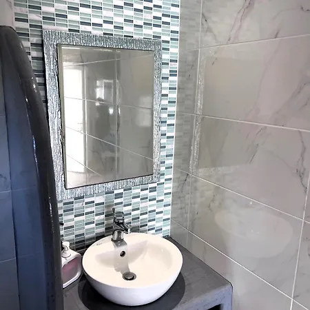 Dimitris Bed & Breakfast Kamari (Santorini)