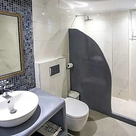 Dimitris 4* Kamari (Santorini)