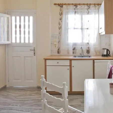 Dimitris Bed & Breakfast 4*