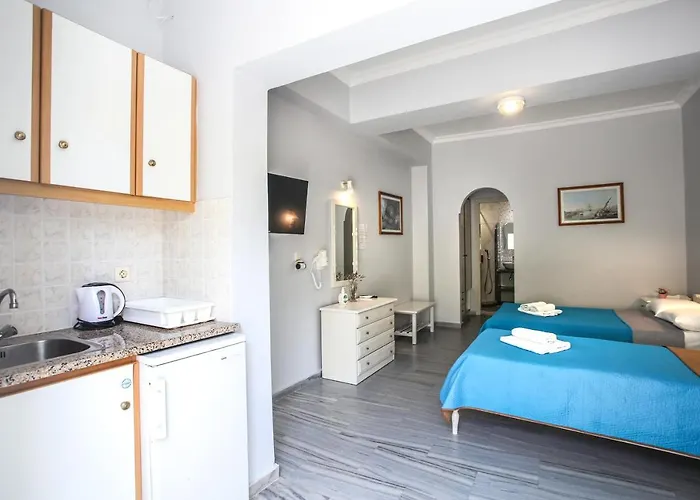 Dimitris Kamari (Santorini)