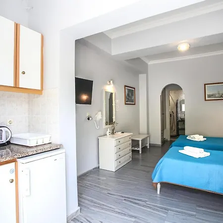 Dimitris Kamari (Santorini)