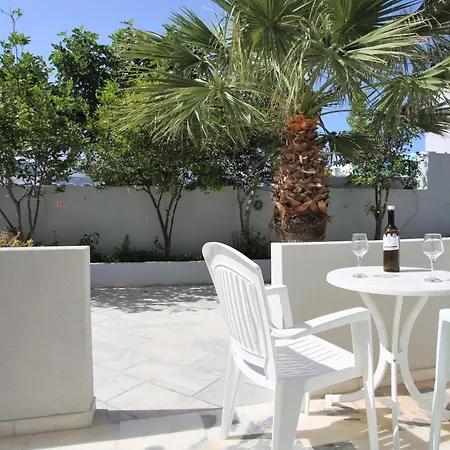 Dimitris Kamari (Santorini)