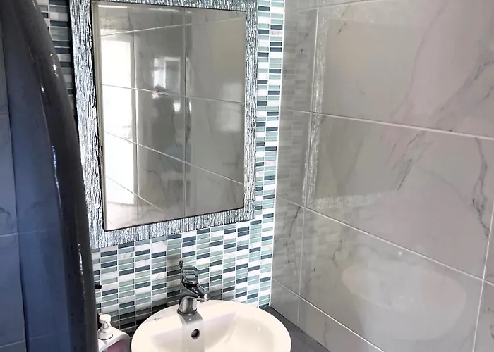 Dimitris Oda ve Kahvaltı Kamári